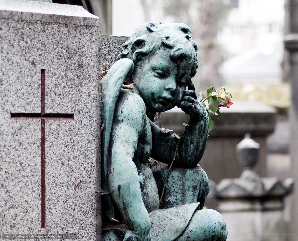 Angel statue at cemetery