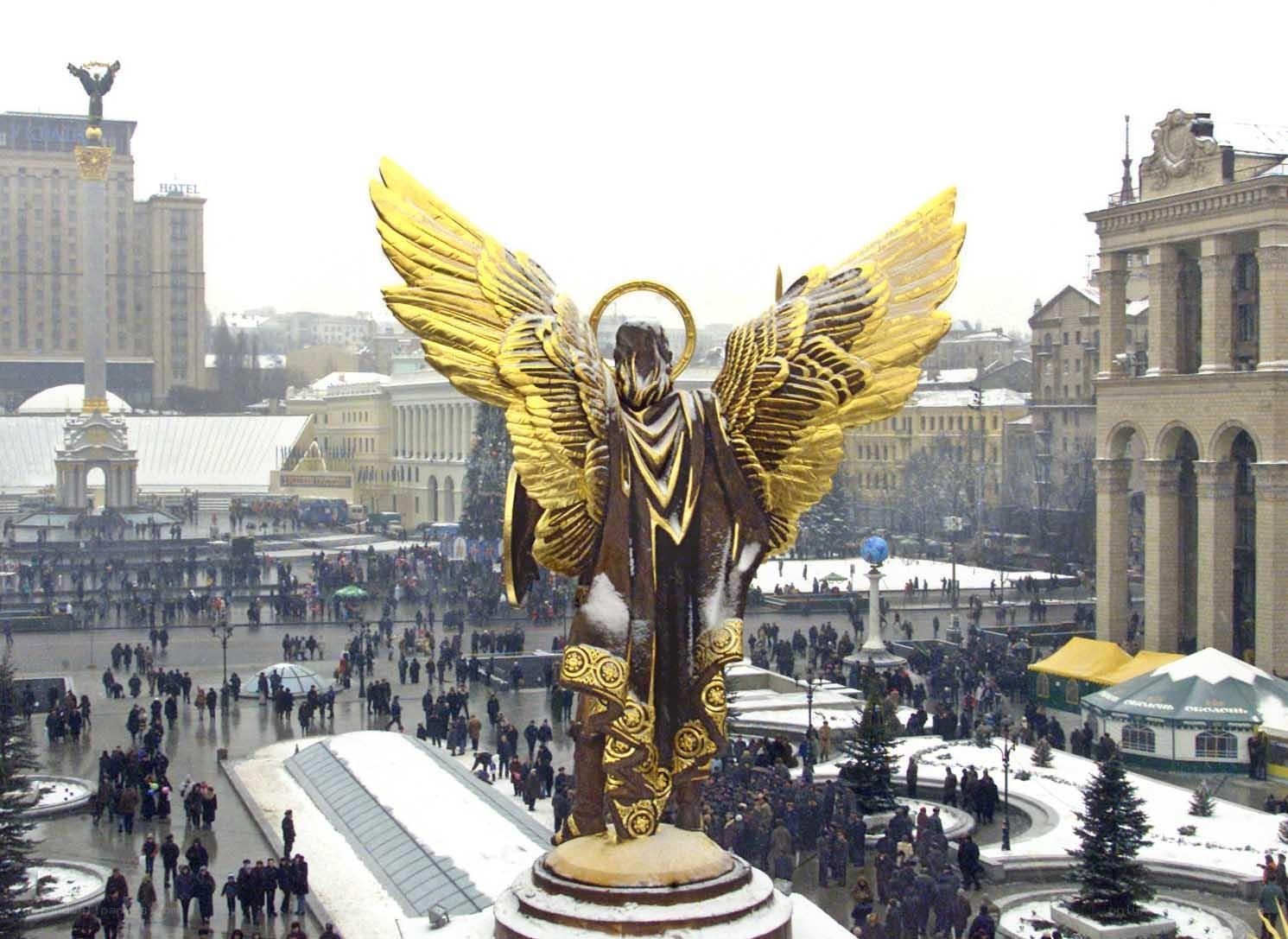 Angel statue in Kyiv square