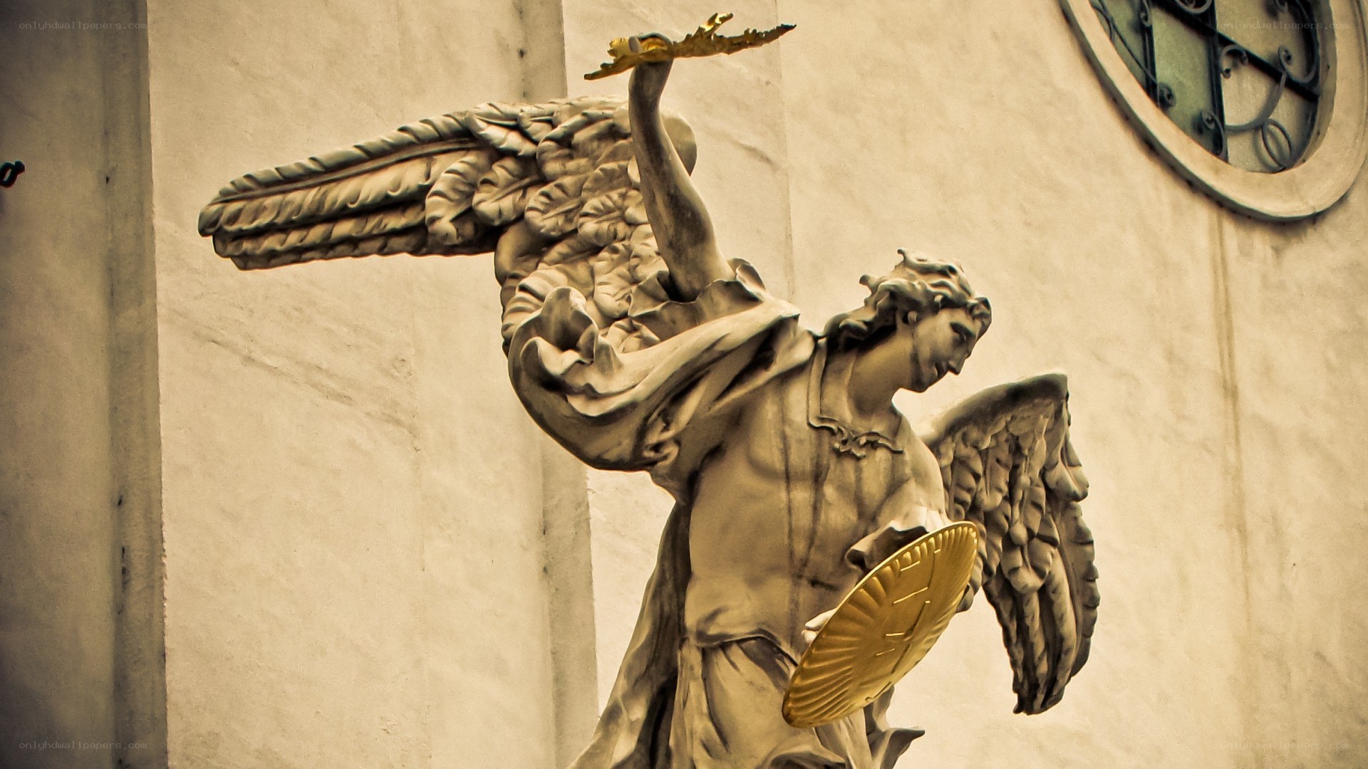 Angel statue with golden wings