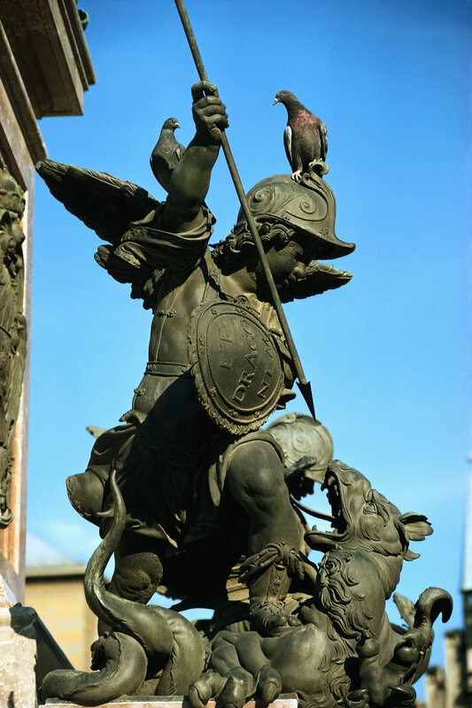 Angel statue with pigeons