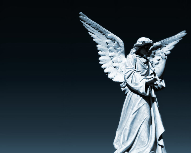 Angel statue with wings