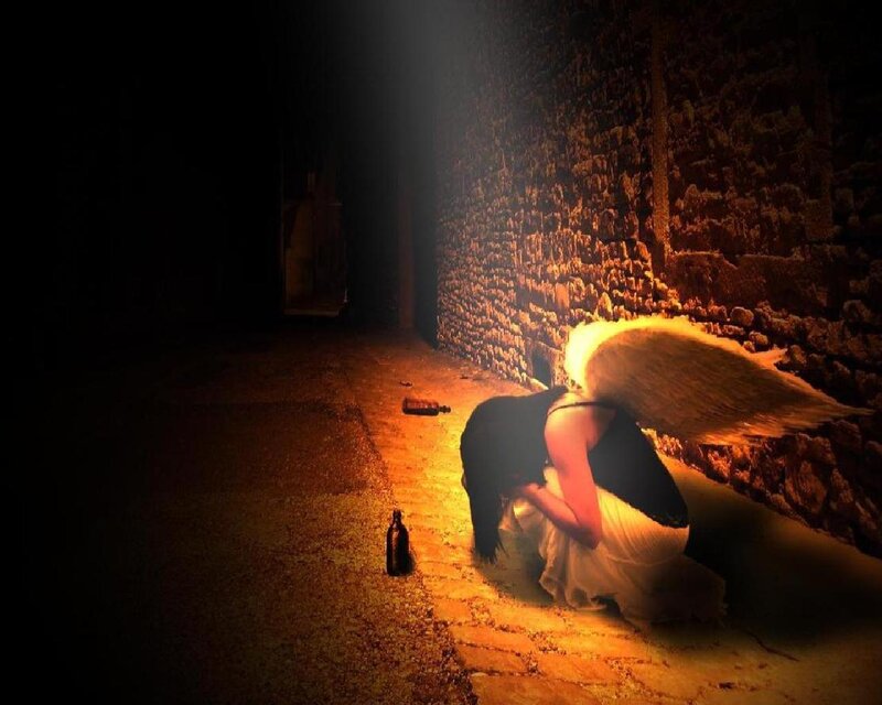 Angel with Wings Kneeling — Orange, Dramatic
