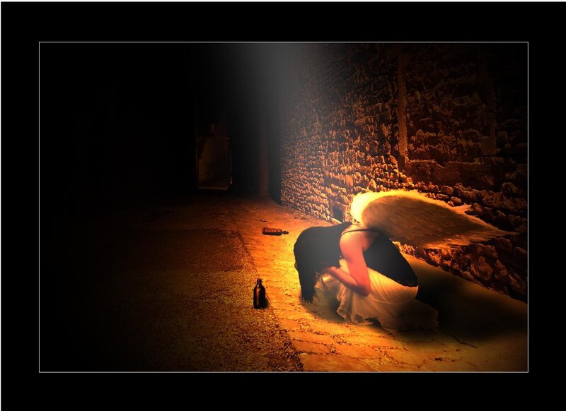 Angel with Wings Kneeling — Orange