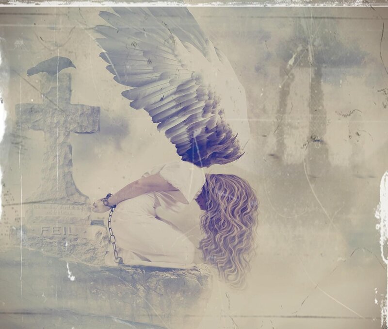 Angel with Wings Kneeling — White