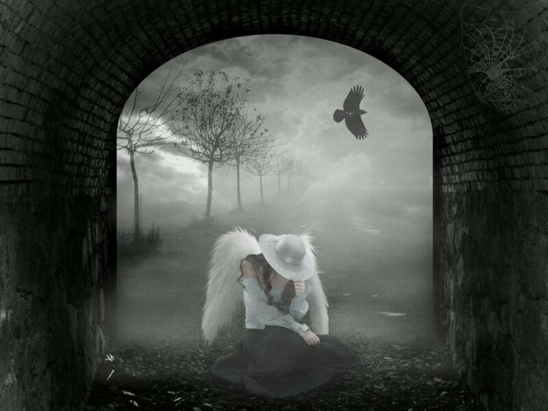 Angel with Wings Sitting — Black