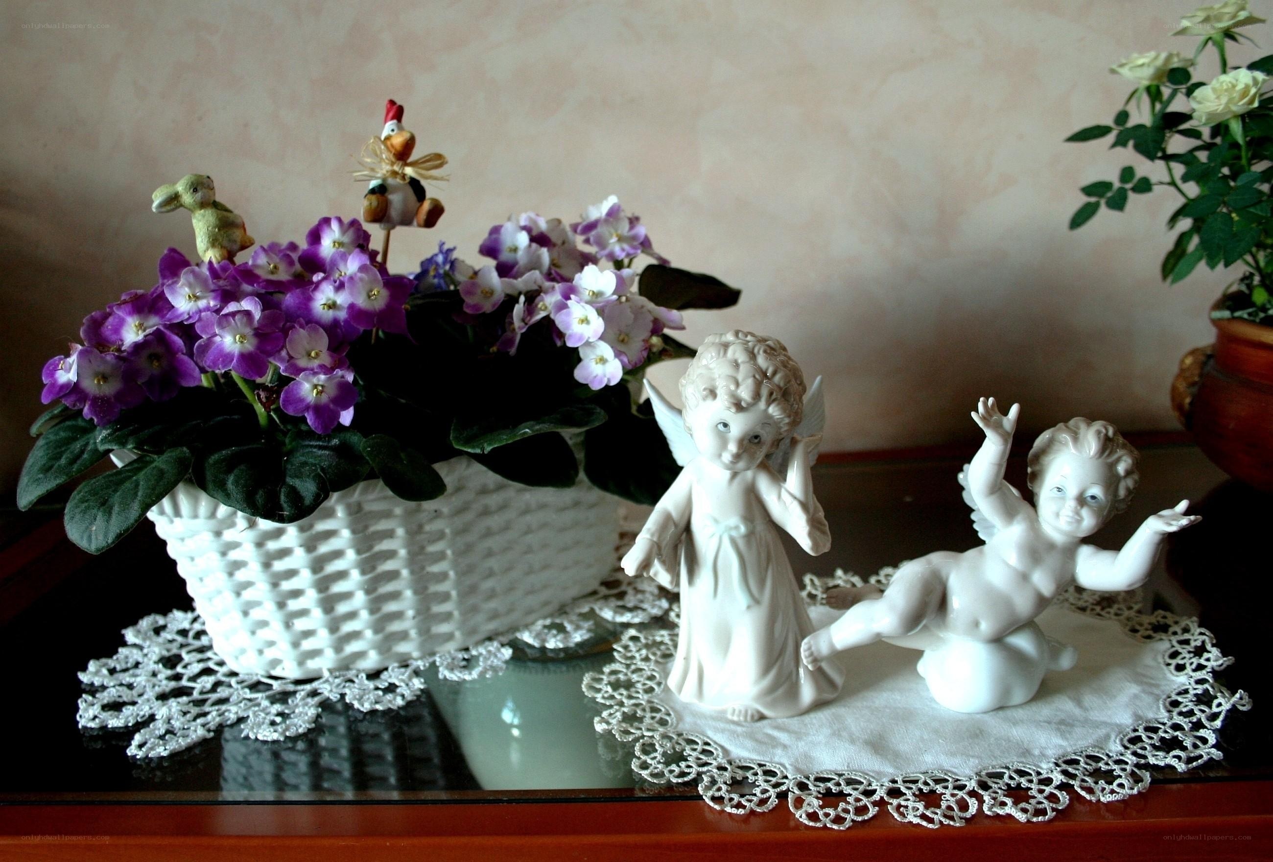 Angels and flowers on a table