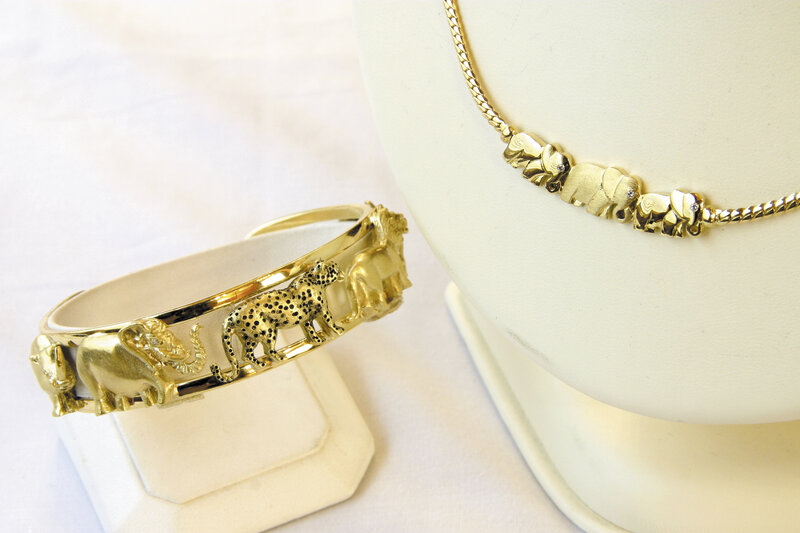 Animal-themed gold jewelry set