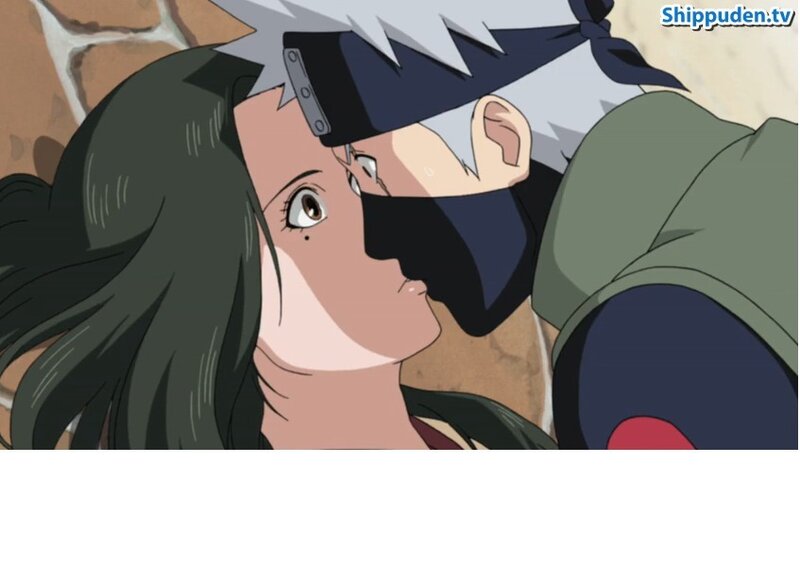 Anime Characters Kissing — Green, Dramatic