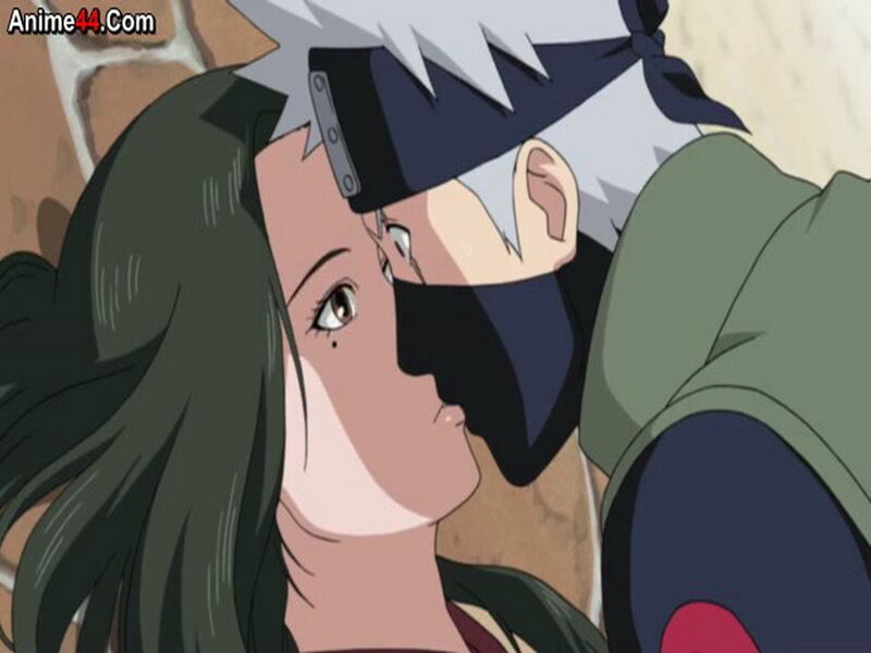 Anime Characters Kissing — Green