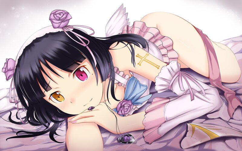 anime girl with heterochromia