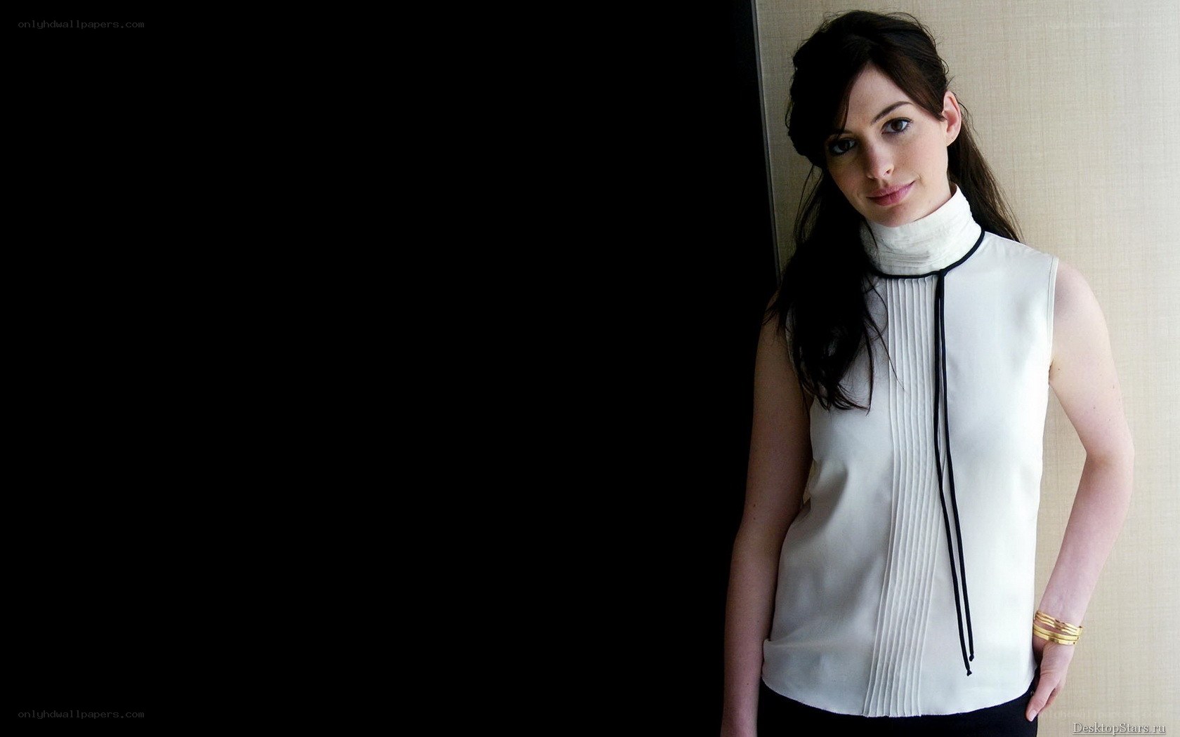 Anne Hathaway in white top