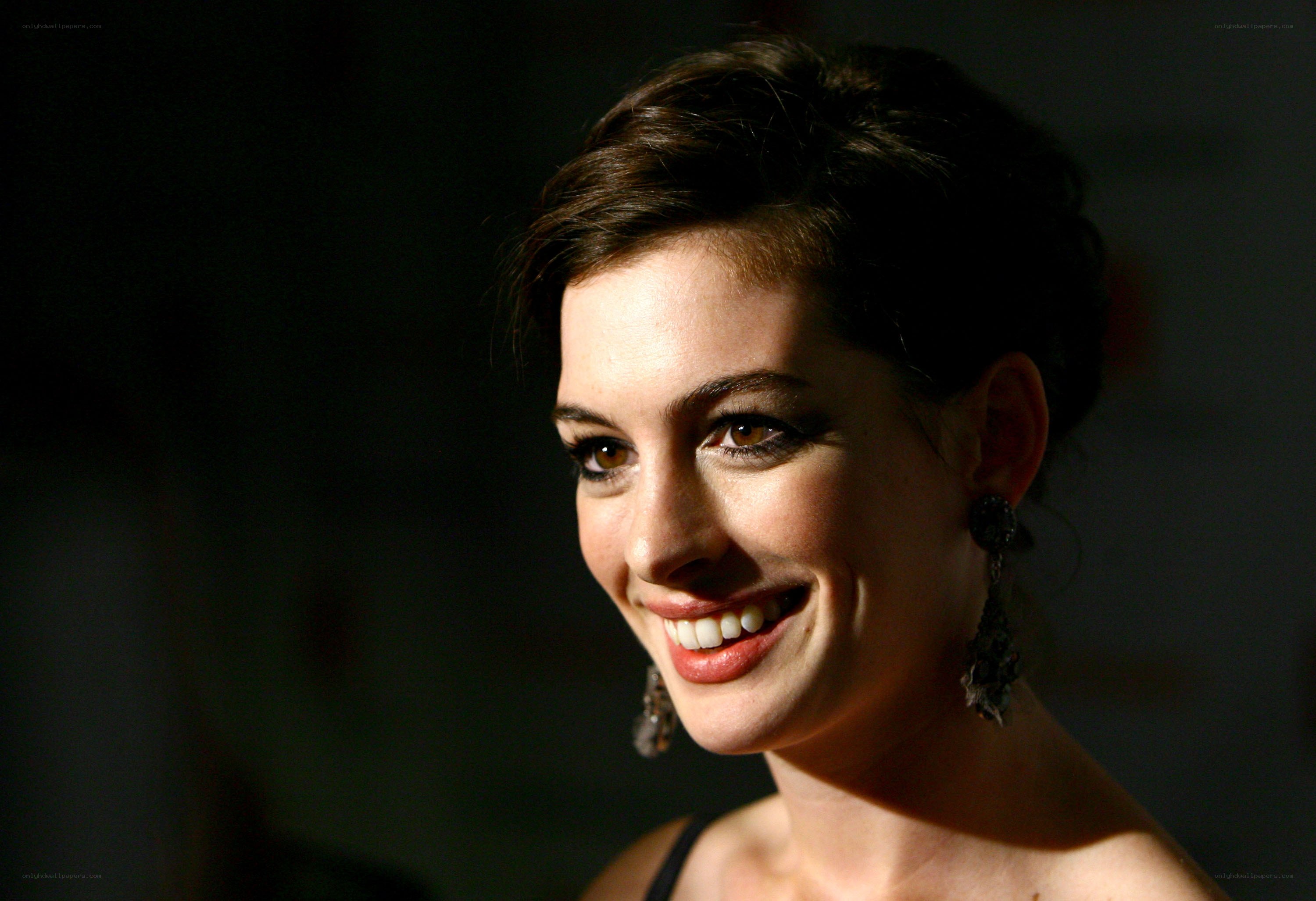 Anne Hathaway smiling at event