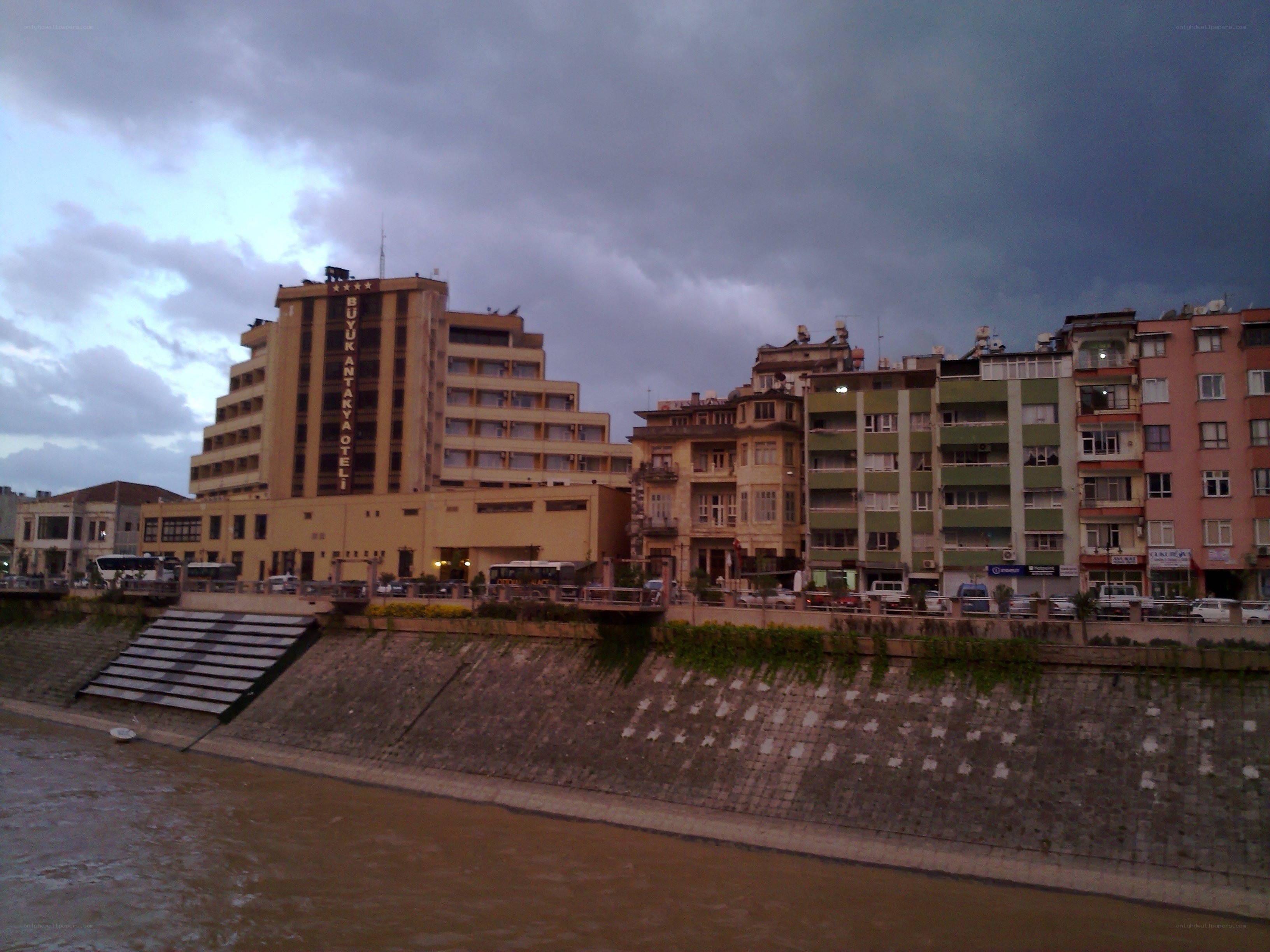 Antakya hotel by river
