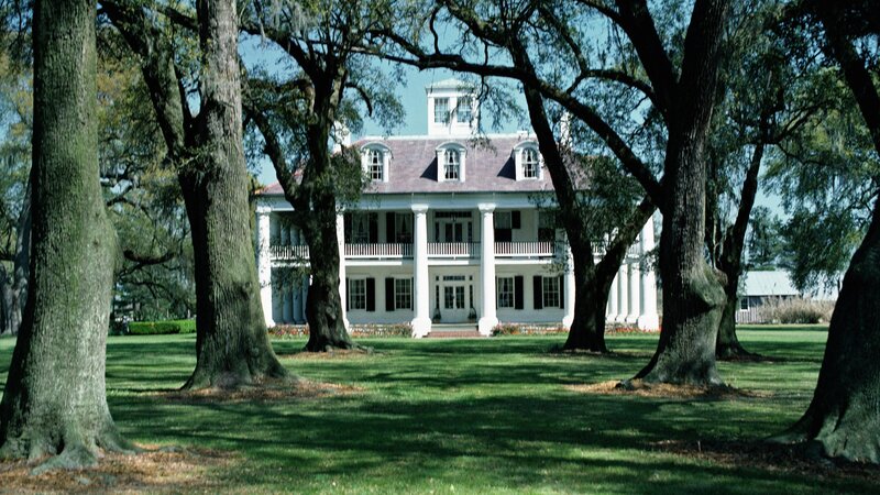 Antebellum mansion with oak trees