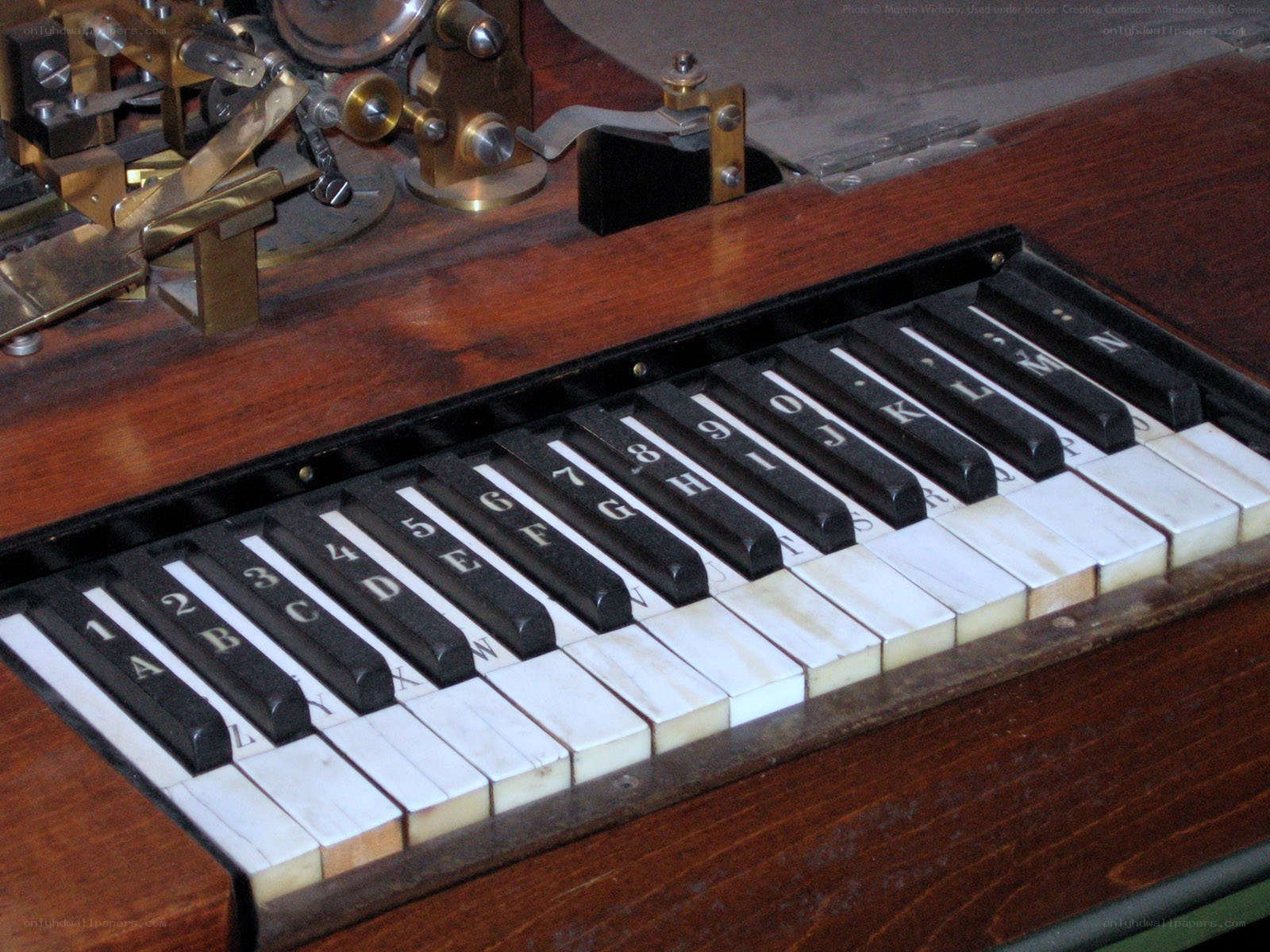 Antique keyboard instrument