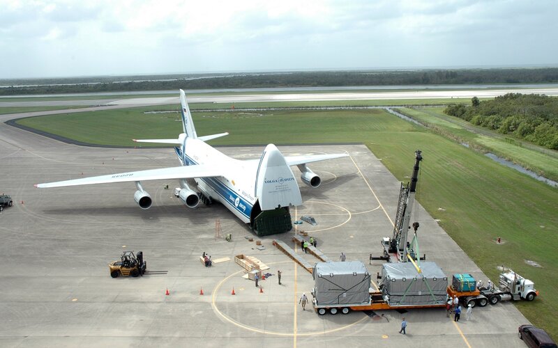 Antonov An-124 Aircraft — Gray