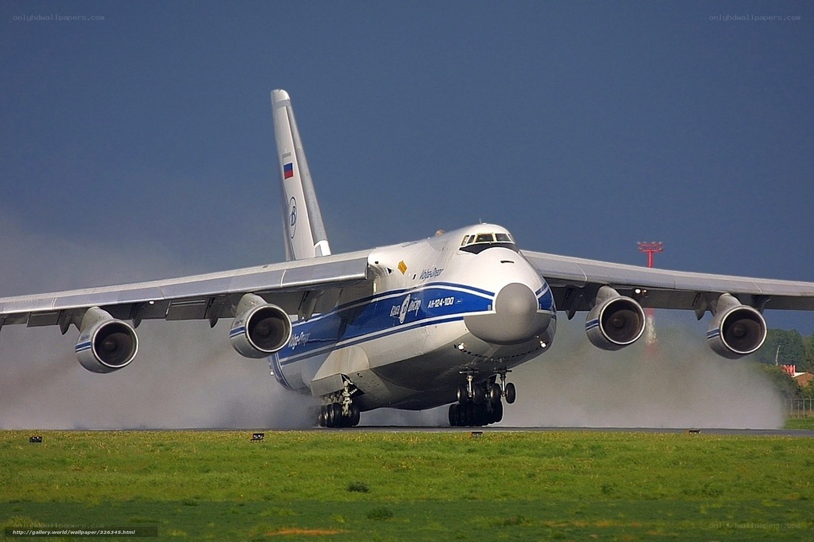 Antonov An-124 landing