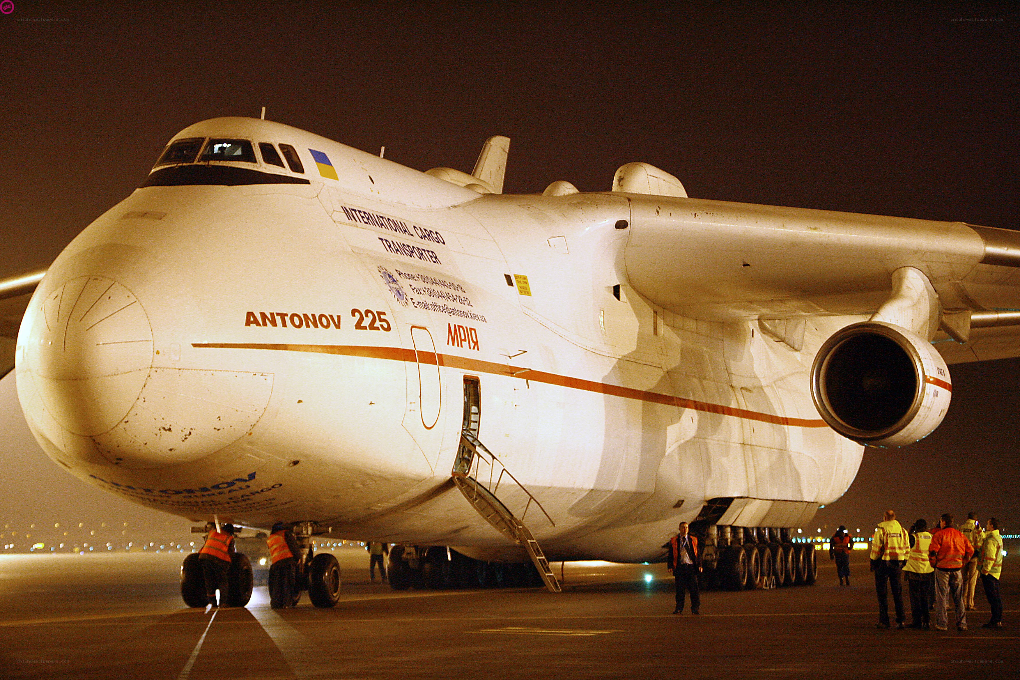 Antonov An-225 at night