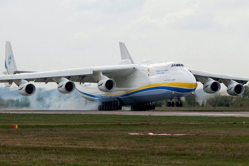 Antonov An-225 landing