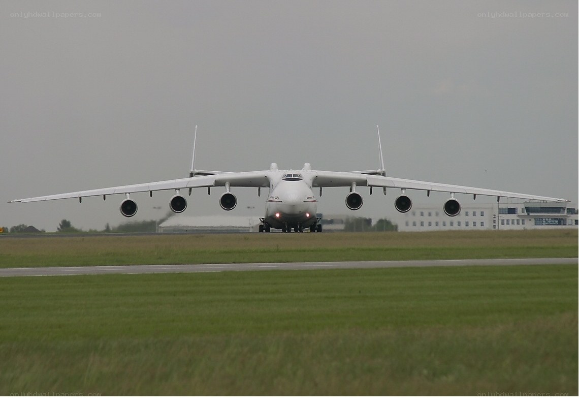 Antonov An-225 on runway