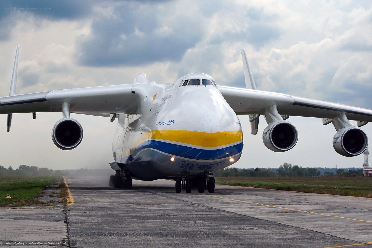 Antonov An-225 on the runway
