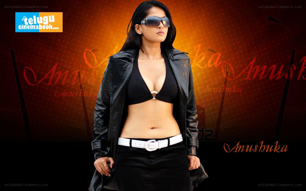Anushka in black leather jacket