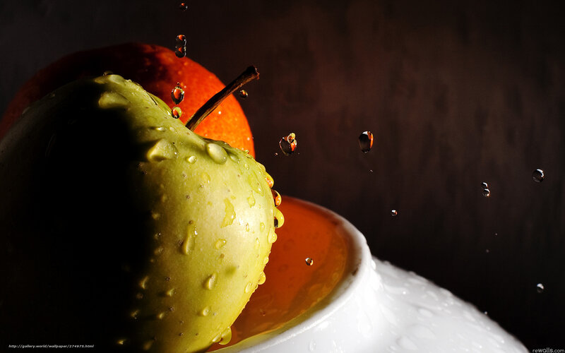 apple and orange with water droplets