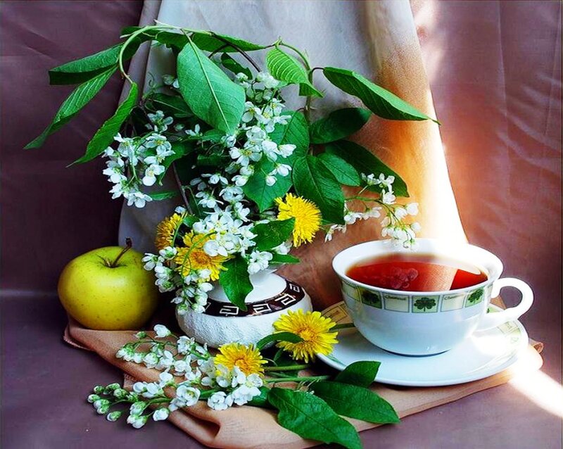 Apple and Tea with Flowers