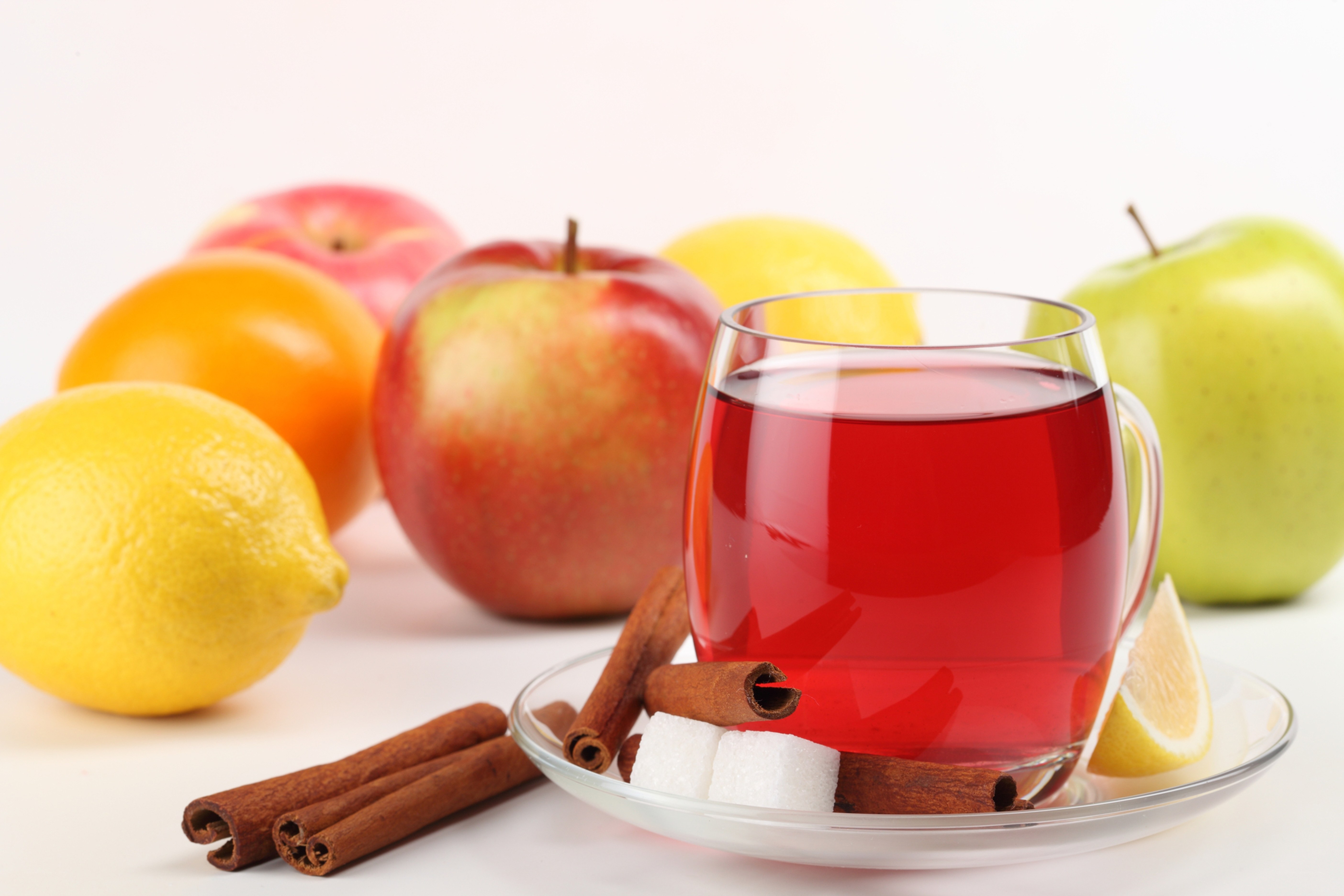 apple cider with cinnamon and fruit