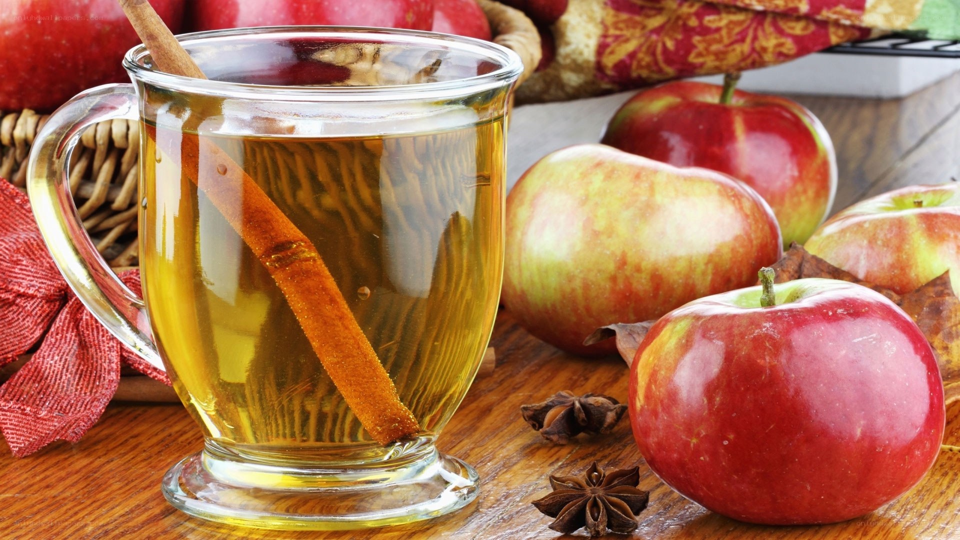 apple cider with cinnamon