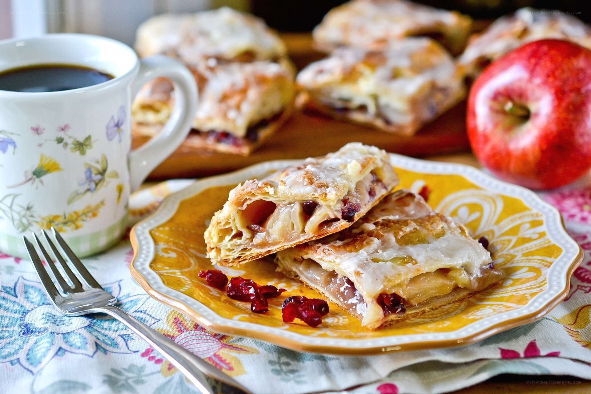 apple cranberry pastry with coffee