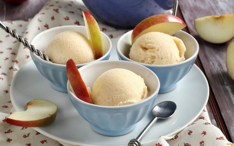Apple Ice Cream Dessert — Blue