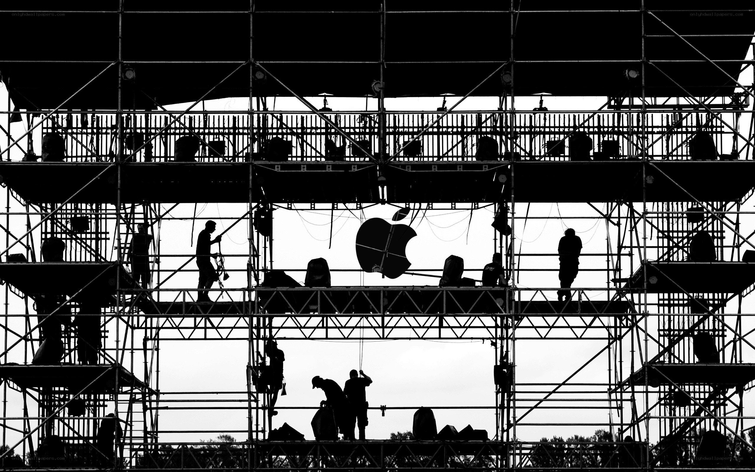 Apple logo installation on scaffolding
