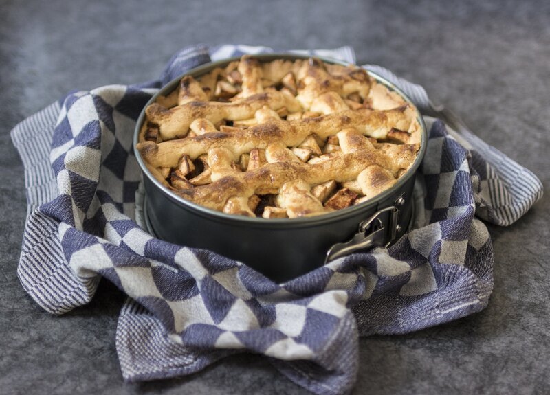 Apple pie in a springform pan