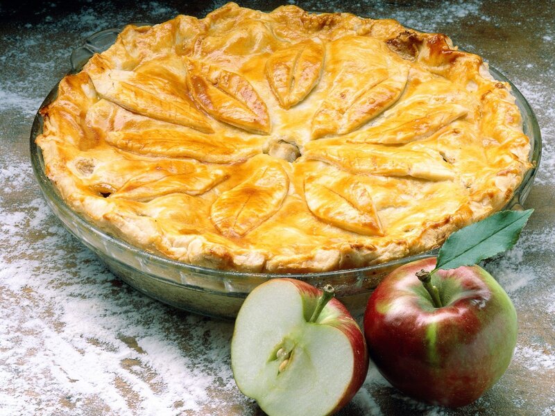 Apple pie with fresh apples