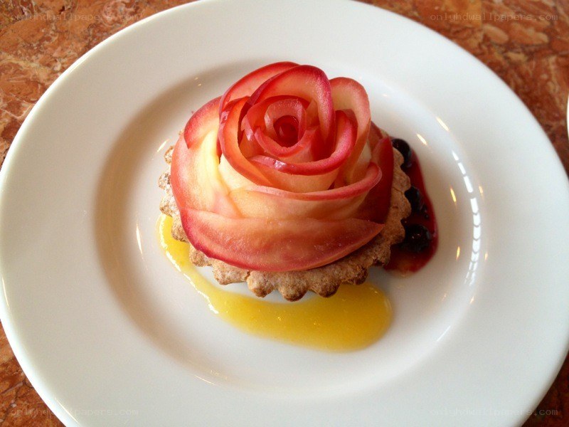 Apple rose tart dessert