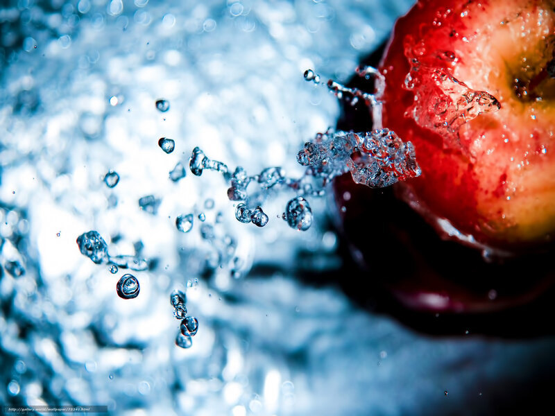 apple splashing in water