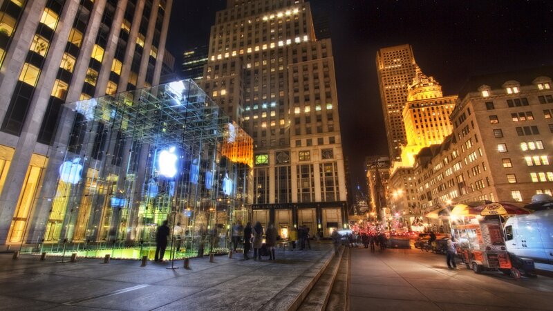 Apple Store at Night — Black