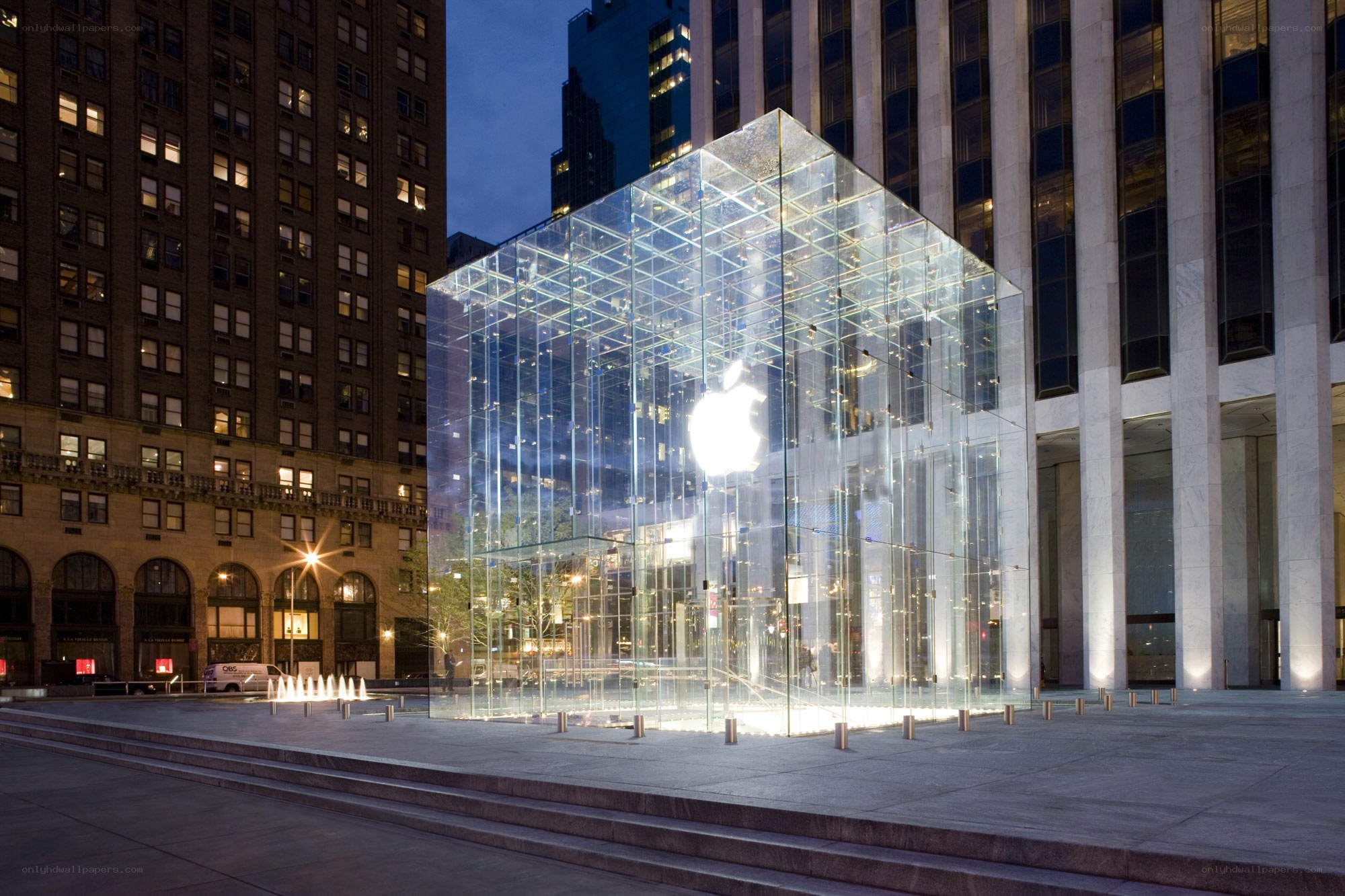 Apple Store glass cube