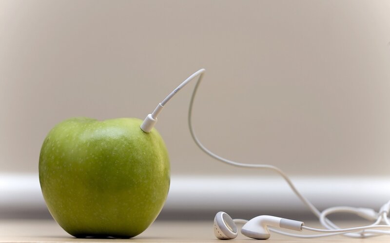 apple with earbuds
