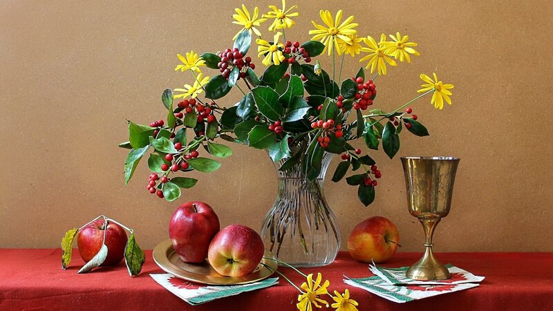 Apples and Flowers in Vase — Red, Calm