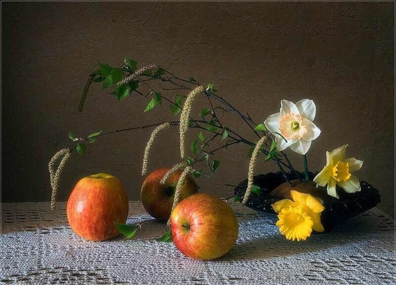 Apples and Flowers — Yellow