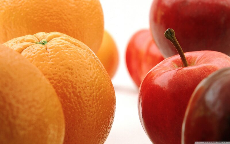 apples and oranges close-up