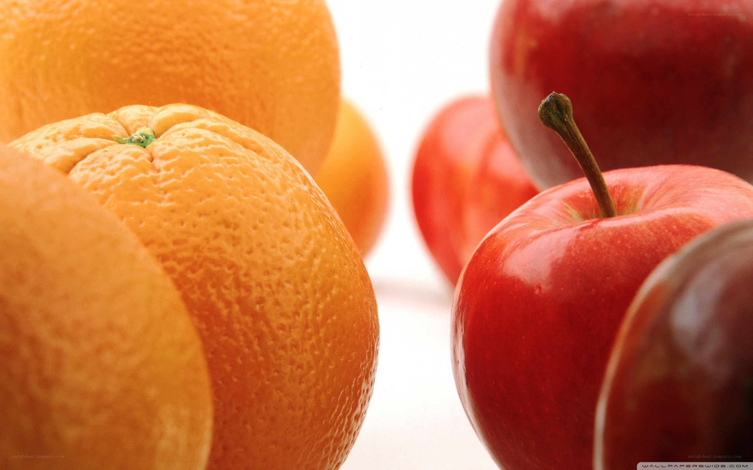 apples and oranges close-up