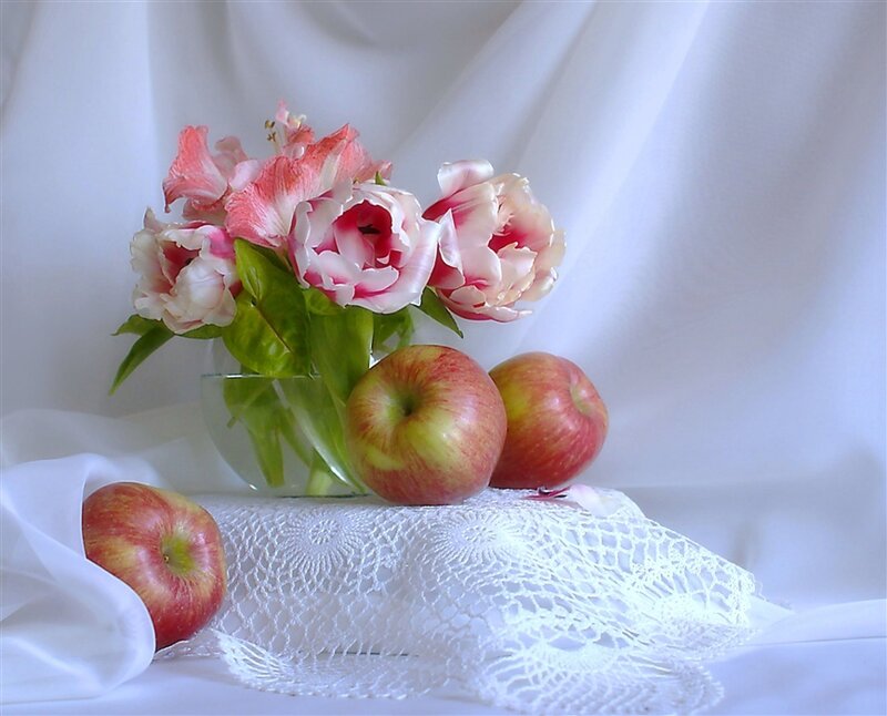 Apples and Tulips