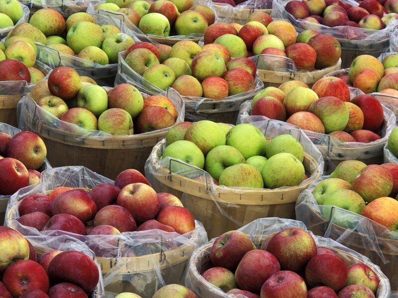 Apples at a farmers market