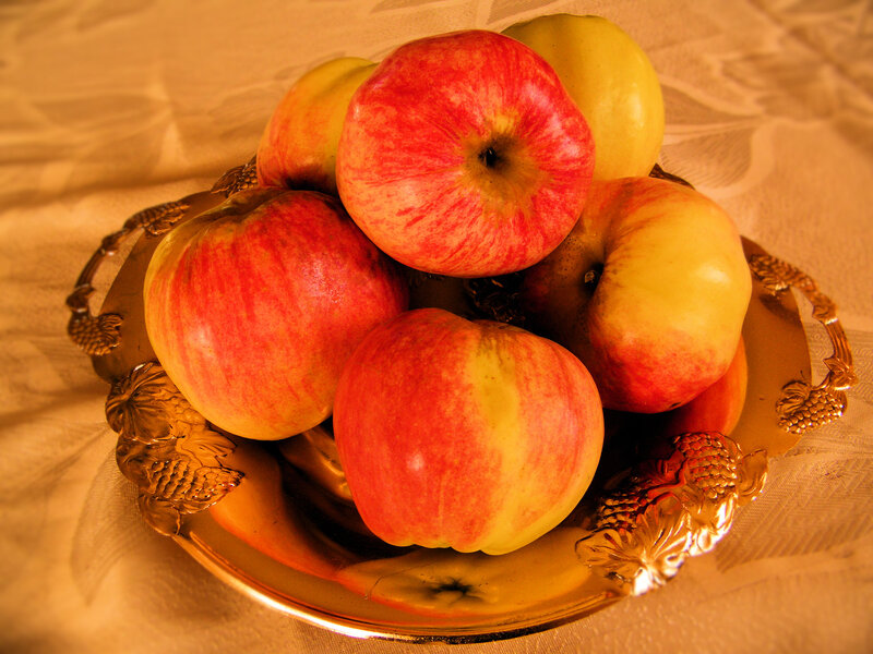 Apples in a Bowl — Red