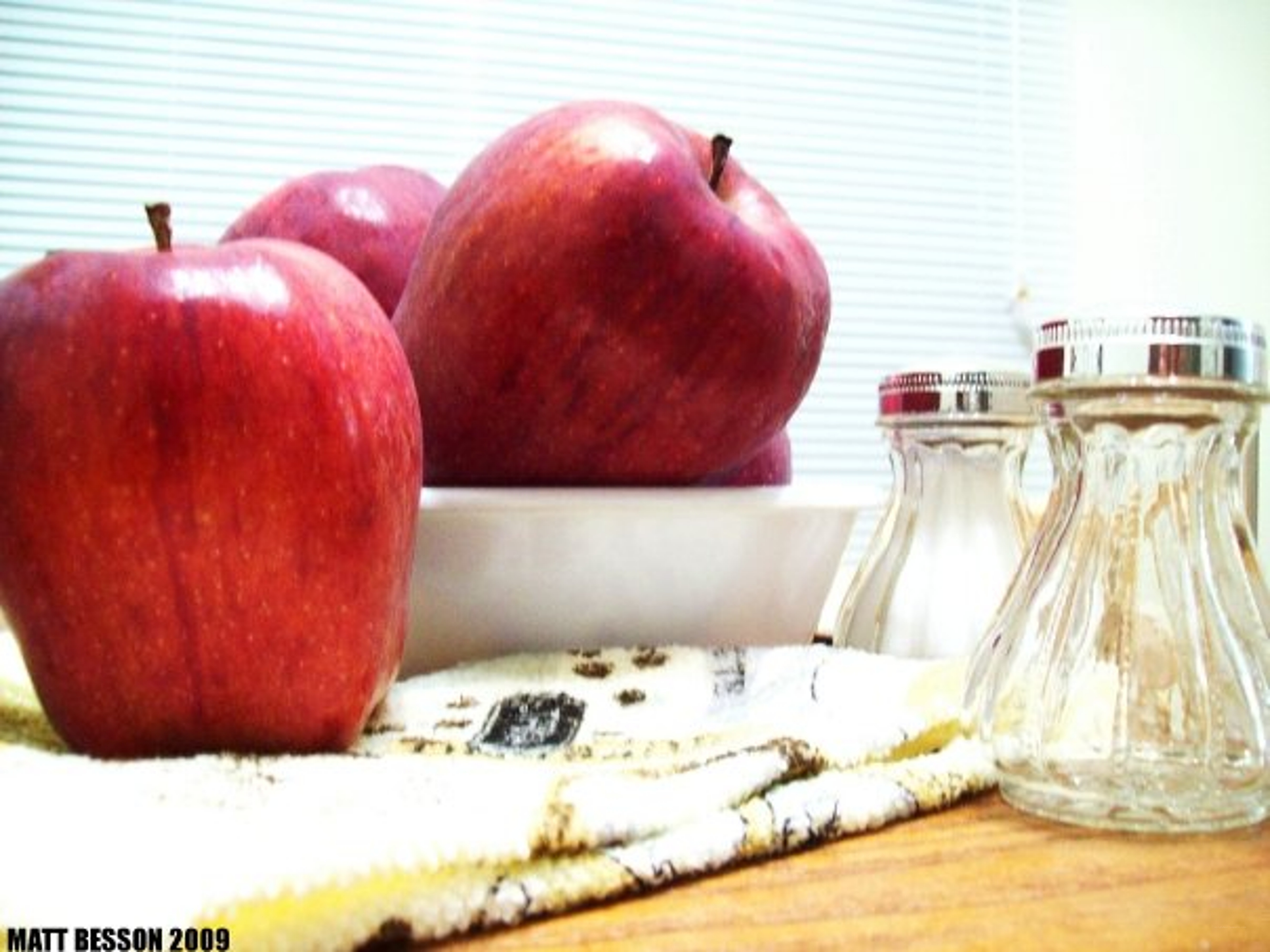 apples in a bowl