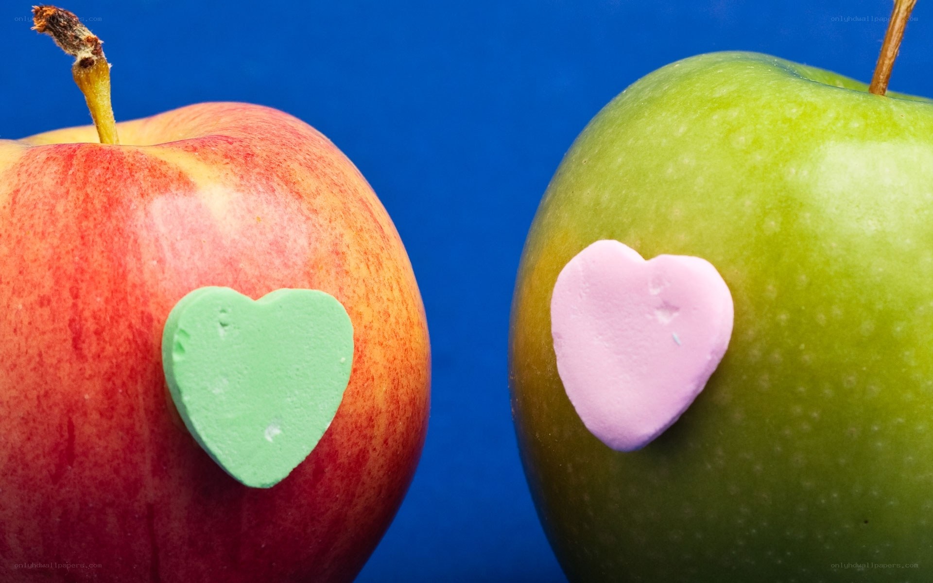 apples with heart candies