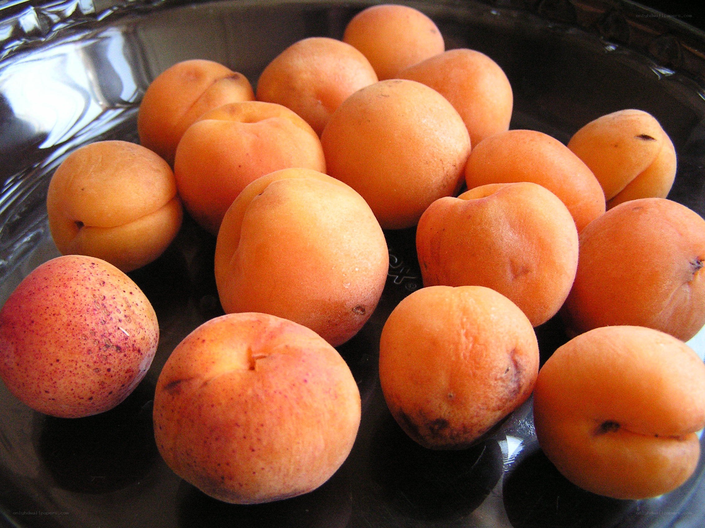 apricots in a bowl